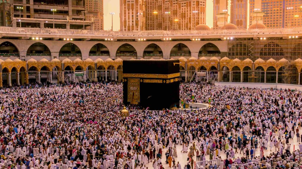 Top 10 Reasons to Book Umrah Taxi in Advance